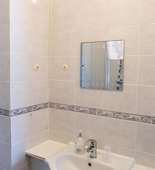 חדר סטנדרט לשלושה, Corran House Guest House