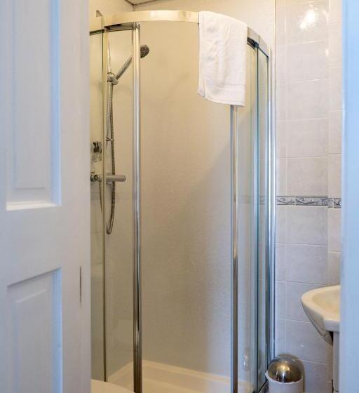 חדר סטנדרט לשלושה, Corran House Guest House