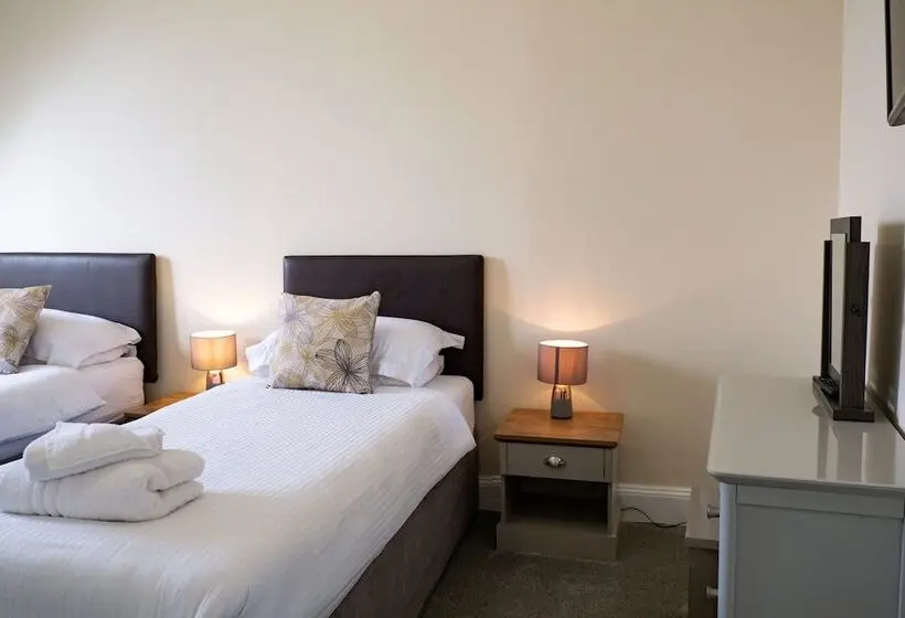 バス共有のスタンダードルーム, Corran House Guest House