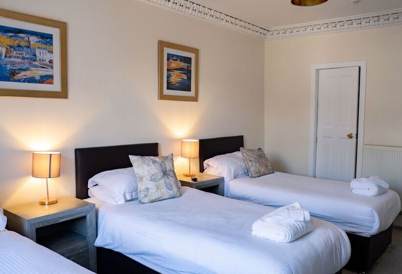 חדר סטנדרט לשלושה, Corran House Guest House