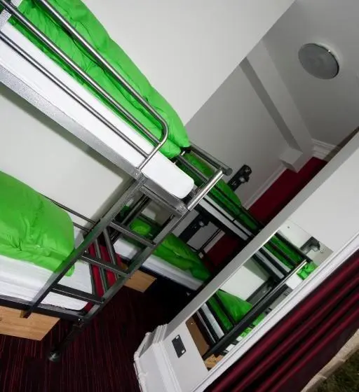 Perhehuone, Yha Castleton Losehill Hall