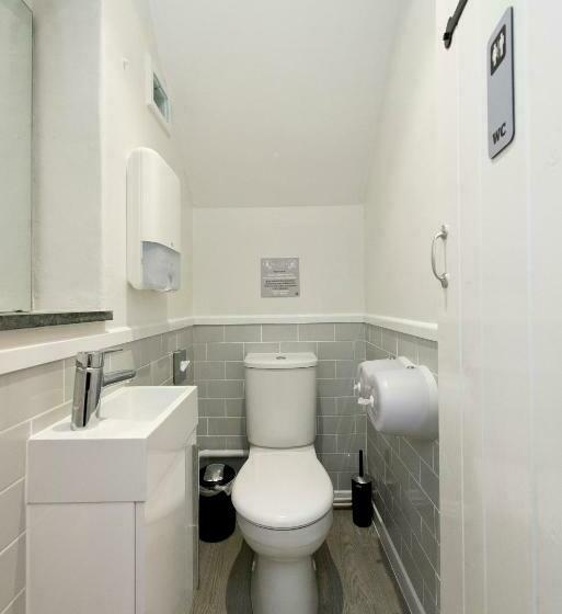 バスルーム共有のトリプルスタンダード, Yha Treyarnon Bay