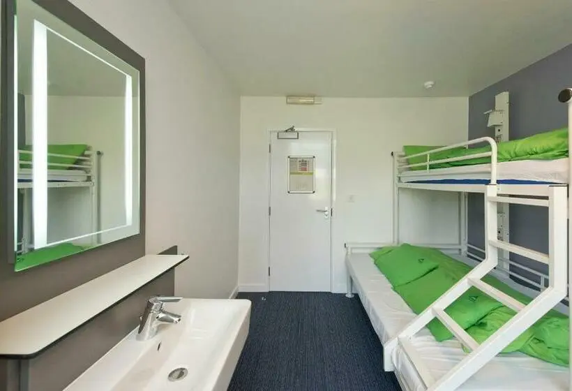 Standard Kolmen Hengen Huone Jaettu kylpyhuone, Yha Treyarnon Bay