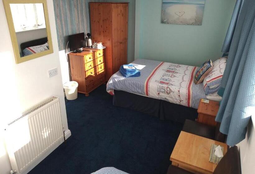 اتاق خانوادگی, Sandcastles Guest House