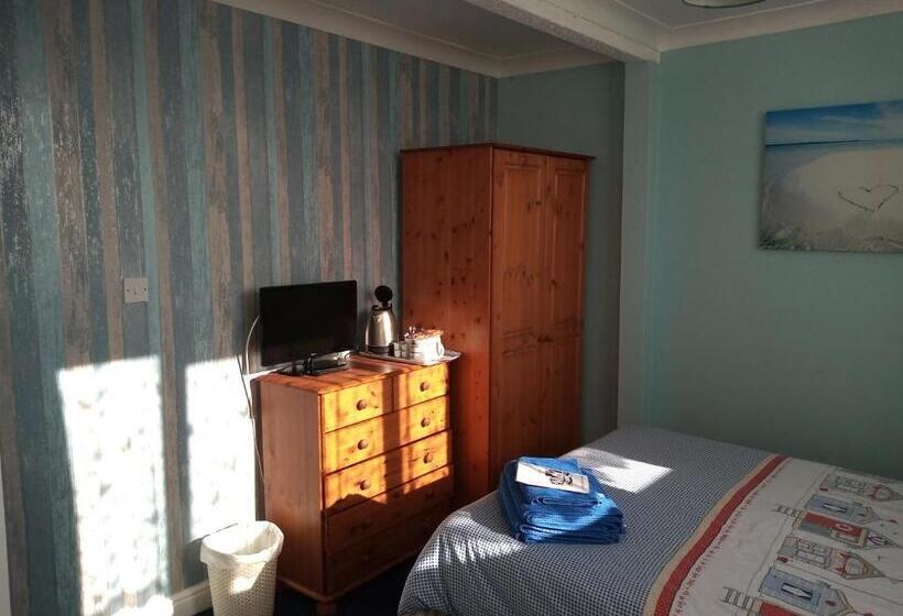 اتاق خانوادگی, Sandcastles Guest House