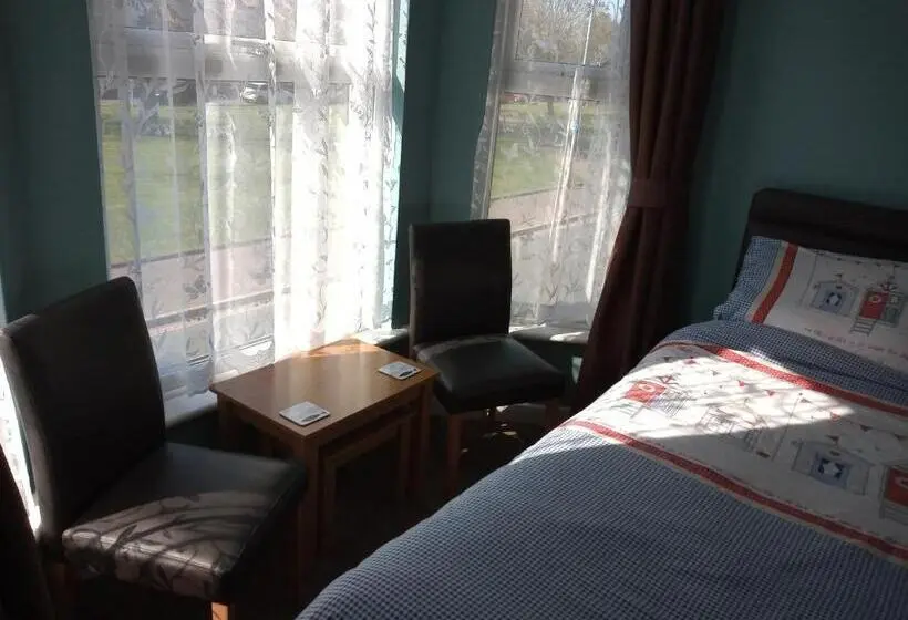 ルームシェアのワンベッド, Sandcastles Guest House
