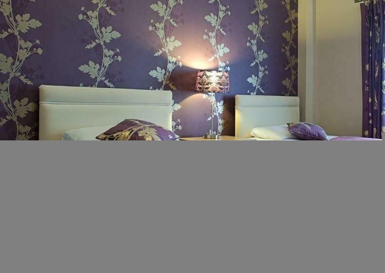 高级大房间, The Carlton