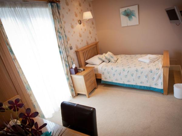 高级单人间, The Carlton