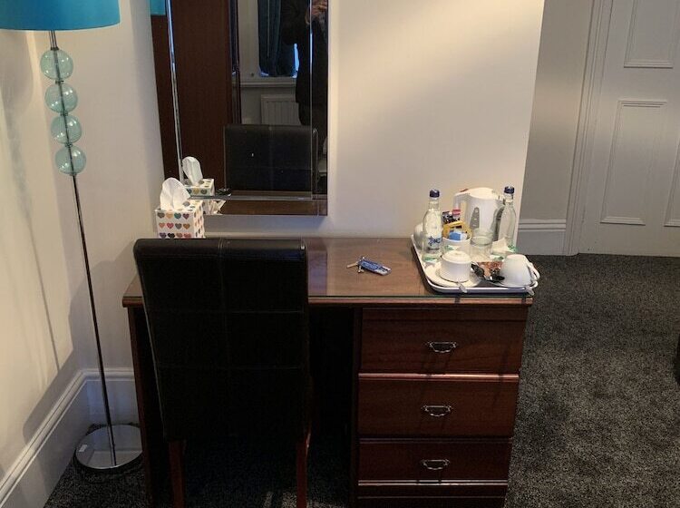 高级大房间, The Carlton