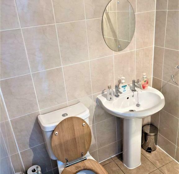 Camera Standard, The Norman Guest House