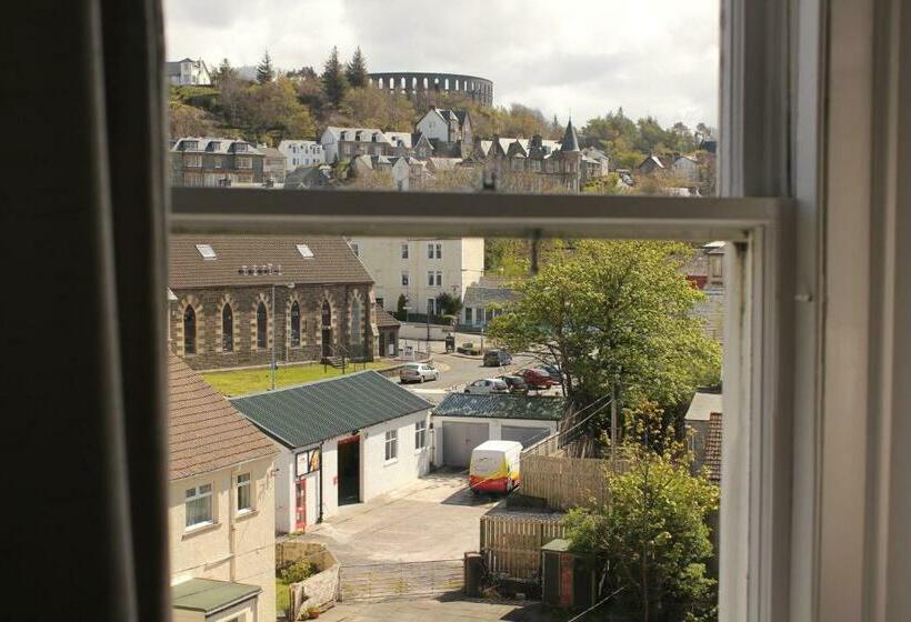 חדר סטנדרט לשלושה, Corran House Guest House