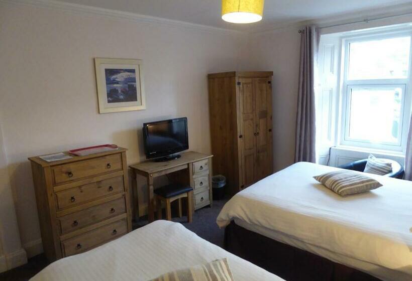 חדר משפחתי בסיסי, Corran House Guest House