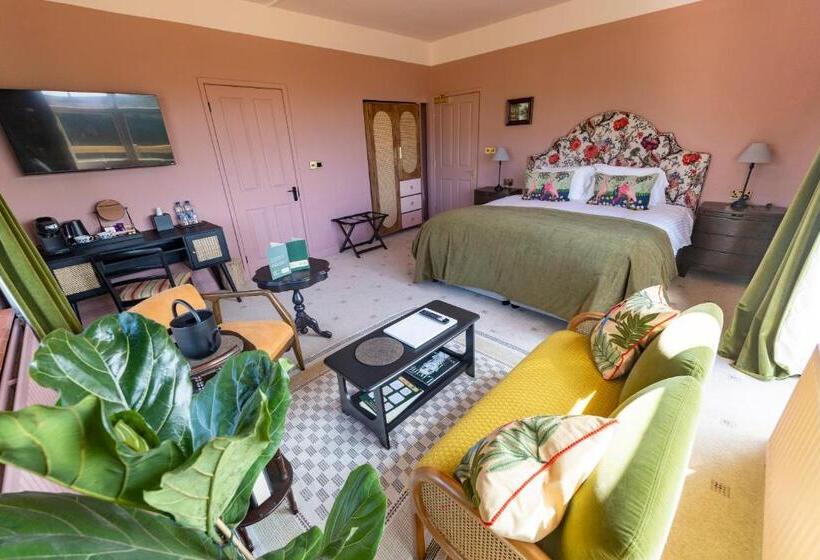 Полулюкс, Eype S Mouth Country