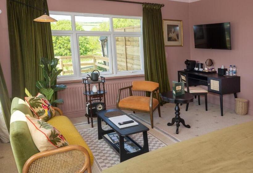 Полулюкс, Eype S Mouth Country