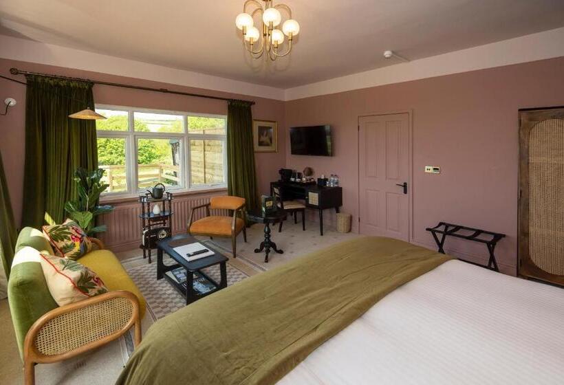 Полулюкс, Eype S Mouth Country