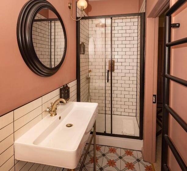 Полулюкс, Eype S Mouth Country