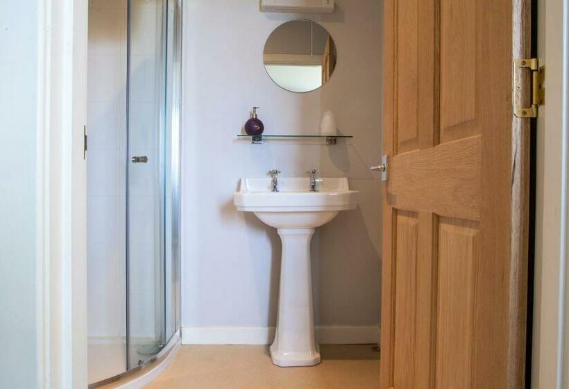 标准单人间, Poolewe