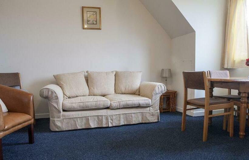 家庭套房, Poolewe