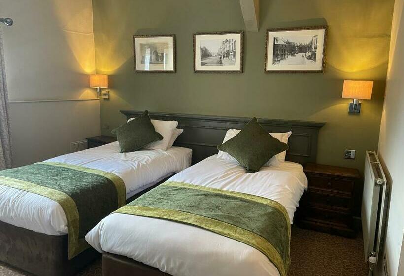 غرفة عائلية, Punch House Monmouth