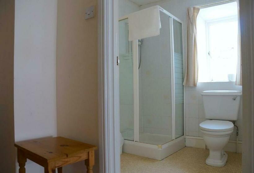 デラックスの４人部屋, The Eyre Court