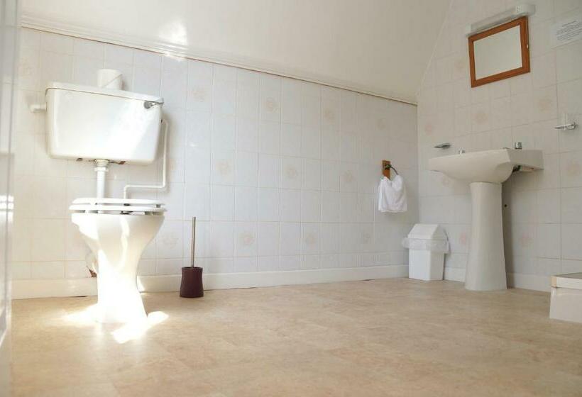 デラックスの４人部屋, The Eyre Court