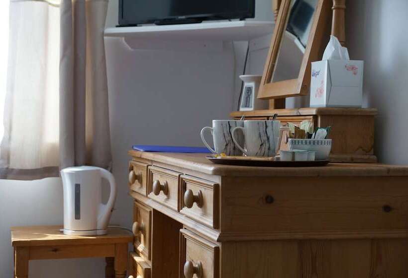 スタンダードルーム, The Eyre Court