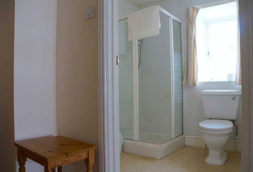 スタンダードルーム, The Eyre Court