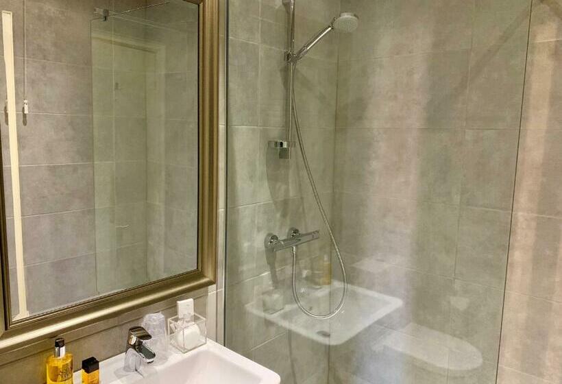 חדר סטנדרט, The Old Lodge