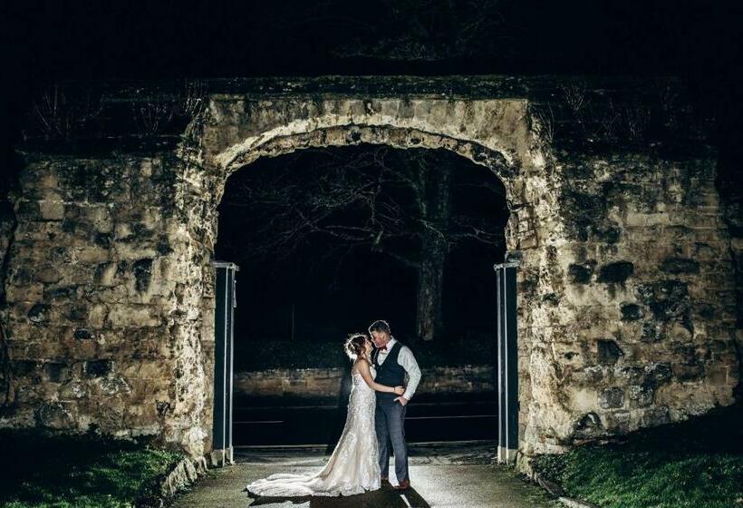 חדר סופריור, The Old Lodge