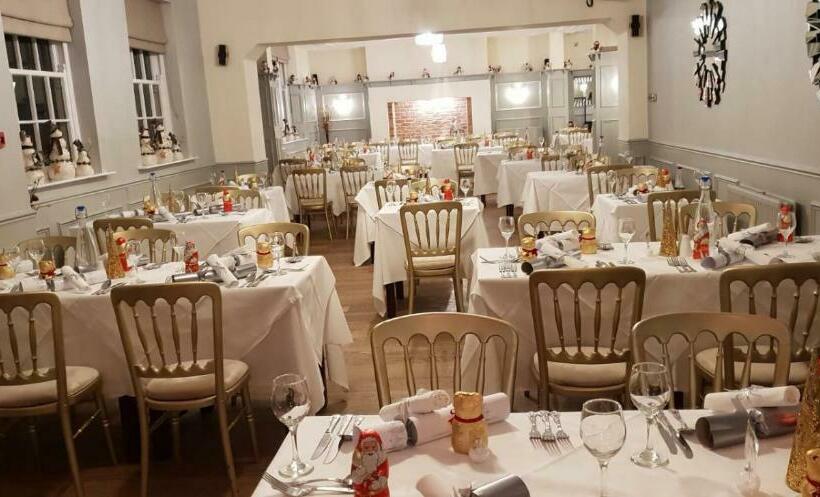 חדר סופריור, The Old Lodge