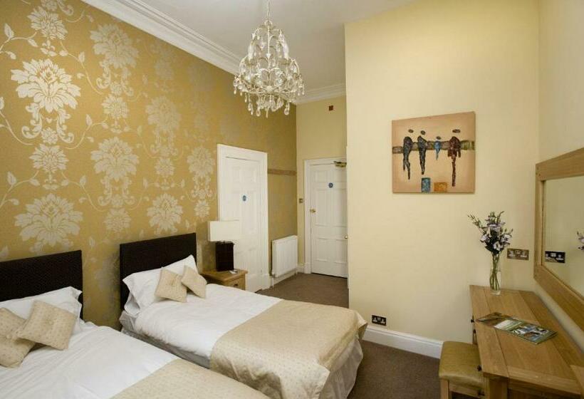 חדר דלוקס, The Old Lodge