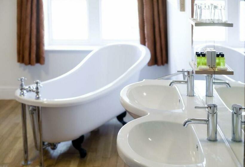 חדר סופריור, The Old Lodge