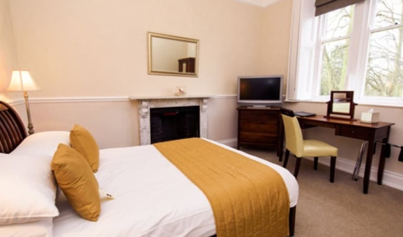 חדר דלוקס, The Old Lodge