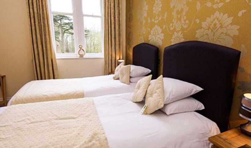 חדר דלוקס, The Old Lodge