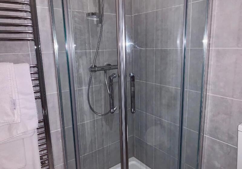 חדר סטנדרט, The Old Lodge