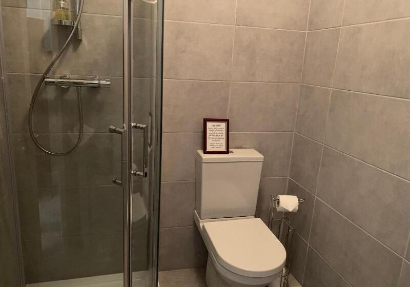 חדר סטנדרט, The Old Lodge