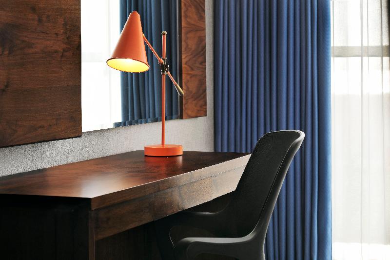 חדר דלוקס, The Old Lodge