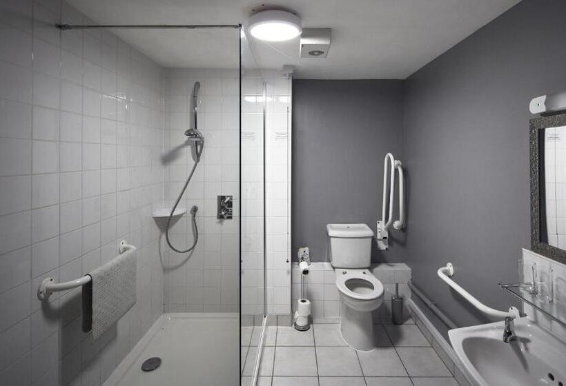 غرفة قياسية لذوى الاحتياجات الخاصة, The Pyewipe