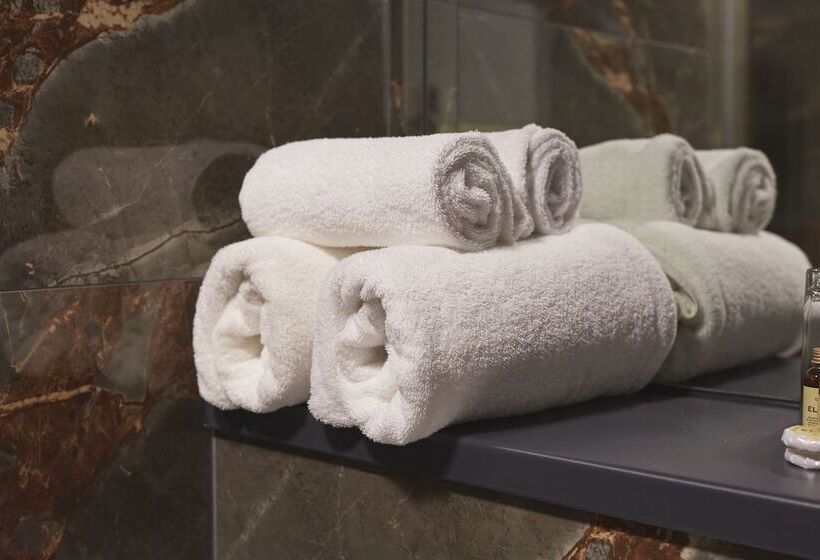 غرفة بريميوم, The Pyewipe