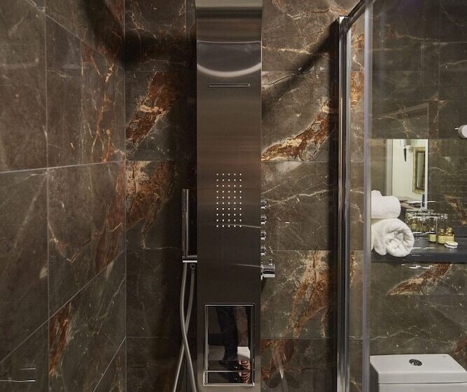 غرفة بريميوم, The Pyewipe