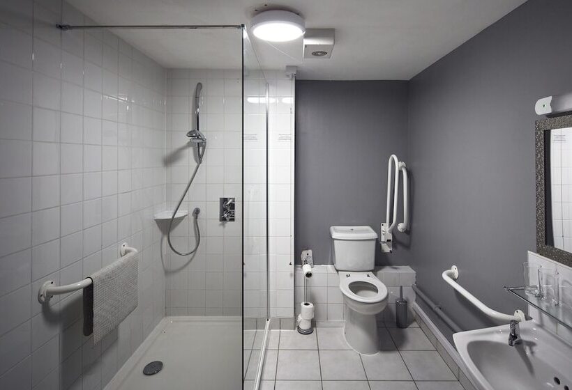 غرفة قياسية لذوى الاحتياجات الخاصة, The Pyewipe