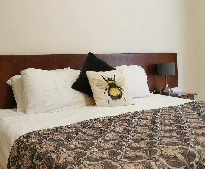 חדר סטנדרט, Three Rivers