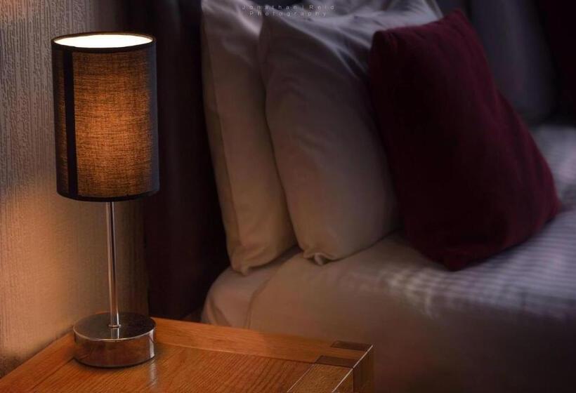 חדר בסיסי, Number 44 Hotel & Bar