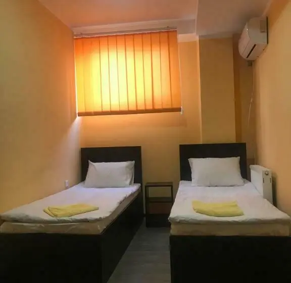 اتاق استاندارد با سرویس بهداشتی مشترک, Starhostel