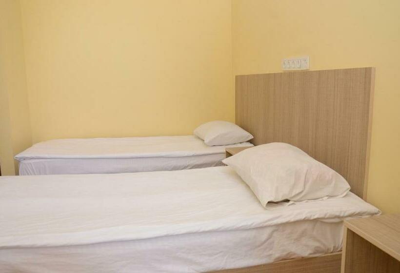 اتاق ساده سه‌ نفره, Starhostel