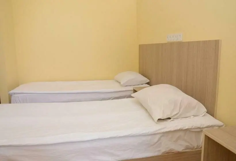اتاق ساده سه‌ نفره, Starhostel