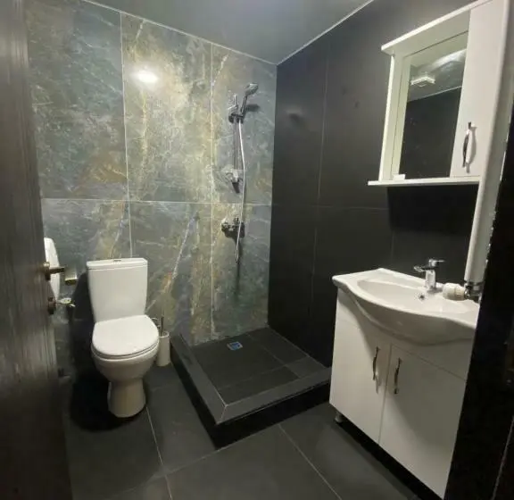 اتاق ساده سه‌ نفره, Starhostel