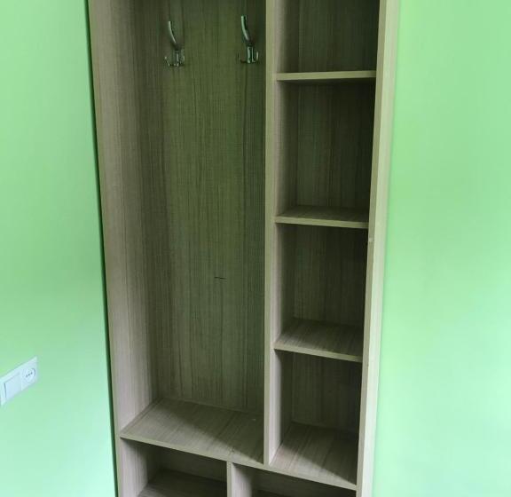 اتاق استاندارد با سرویس بهداشتی مشترک, Starhostel