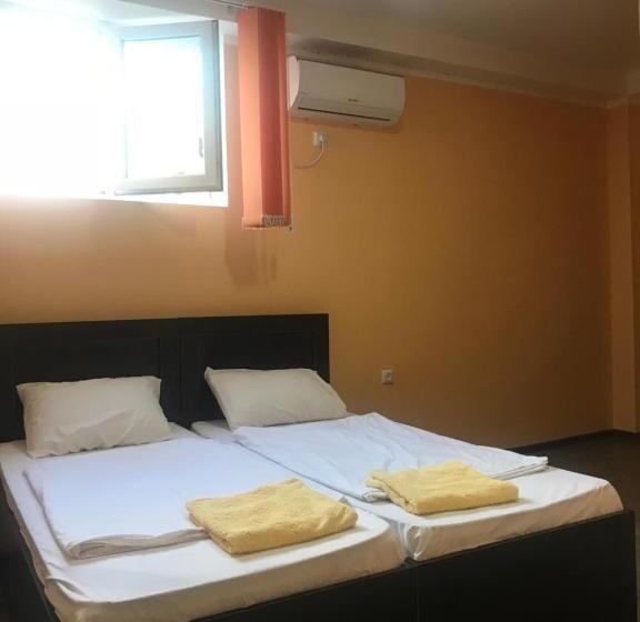 اتاق استاندارد با سرویس بهداشتی مشترک, Starhostel