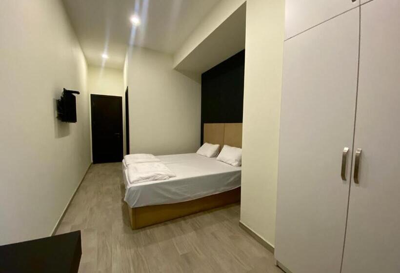 اتاق لوکس با چشم‌انداز شهر, Starhostel